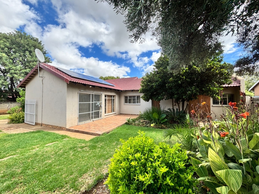 4 Bedroom Property for Sale in La Hoff North West